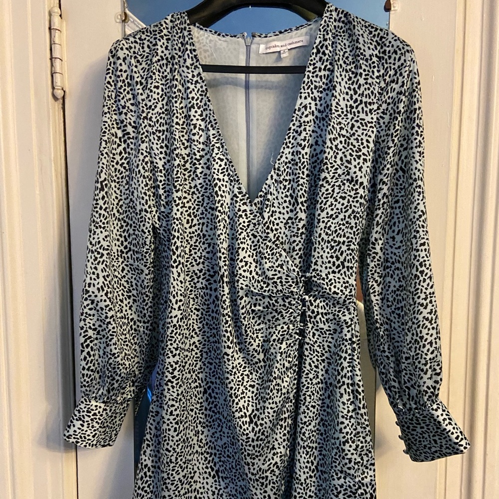 Cupcakes and cashmere blue/sliver leapord dress size 4